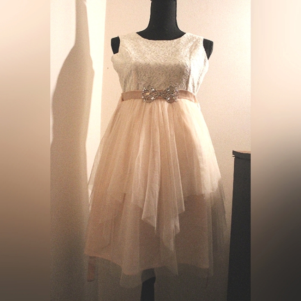 Elegant Cream Kids Dress with Lace and Bow